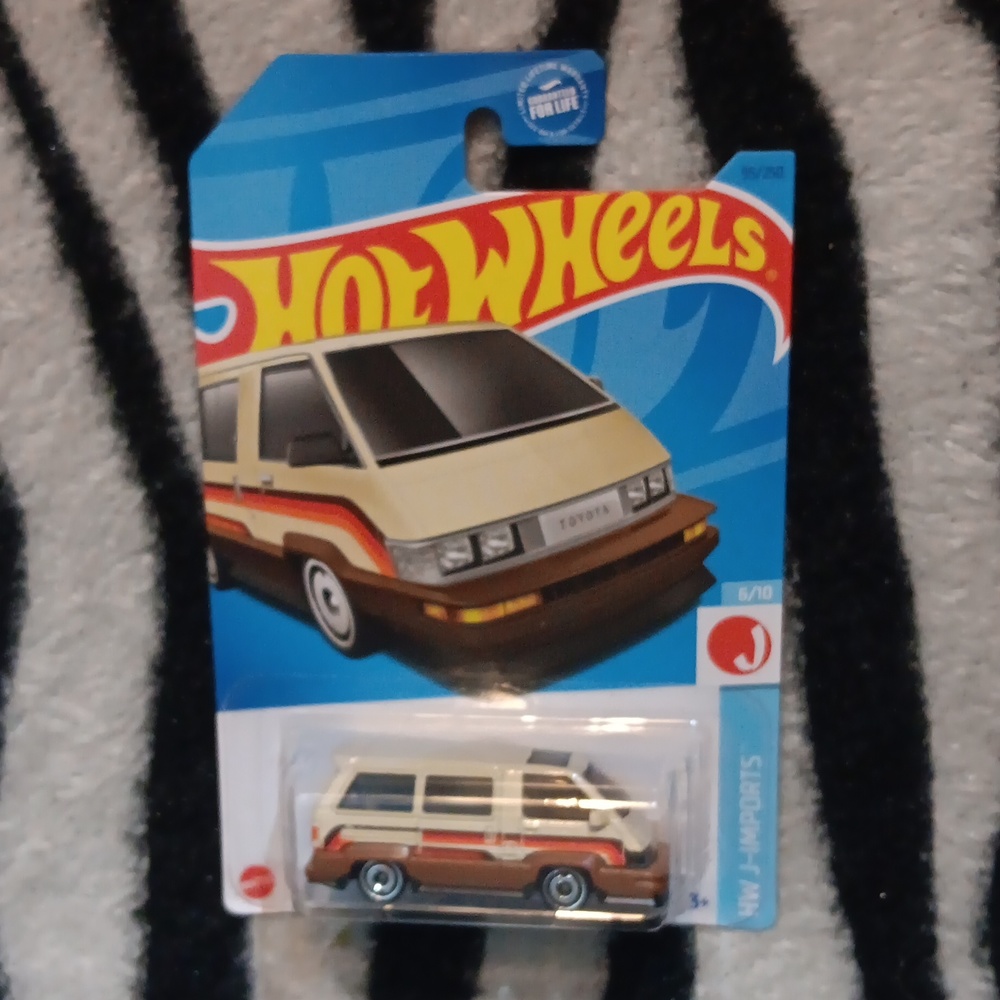 Hotwheels 1986 toyota van 6/10 j-imports